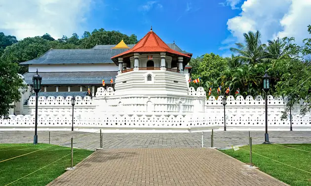 Temple_of_the_Tooth_Relic_in_Sri_Lanka_2